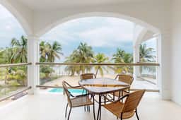 Oceanfront condo with amazing water views, partial AC, WiFi & pool - Image 2