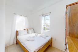 Charming single-level apartment with kitchenette and great location - Image 3