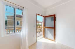 Charming single-level apartment with kitchenette and great location - Image 4