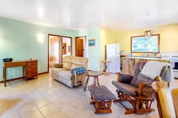 Charming guesthouse with balcony, hammock, WiFi & partial AC - walk to the beach - Image 3