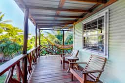 Charming guesthouse with balcony, hammock, WiFi & partial AC - walk to the beach - Image 2