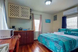 Cozy studio cabana with WiFi, partial AC, deck, yard, kitchenette & grill - Image 2