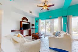 Lagoon front apartment w shared pool - two minutes from the beach - Image 5