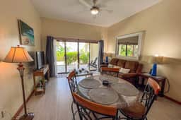 Colorful oceanfront condo with shared pool and jetted tub - Image 4