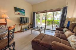 Colorful oceanfront condo with shared pool and jetted tub - Image 5