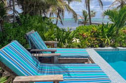 Colorful oceanfront condo with shared pool and jetted tub - Image 2