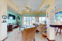 Beautiful home with water views, shared pool, free WiFi, private WD, & AC - Image 4