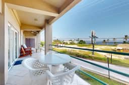 Beautiful home with water views, shared pool, free WiFi, private WD, & AC - Image 2