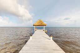 New oceanfront condo w shared pool, dock, two kayaks, partial AC, strong WiFi - Image 4