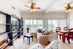 Renovated, oceanfront condo with balcony, AC & outdoor pool - snowbird-friendly - Image 5