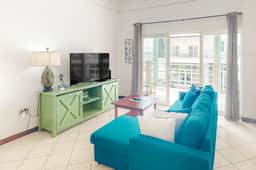 Stylish condo near the beach with pool, fast WiFi, partial ocean views & AC - Image 4