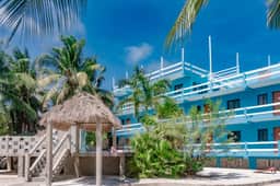 Affordable Suite on Gated Property with Rooftop Deck, WiFi, AC, and Shared Pool - Image 3