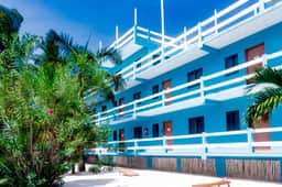 Island Paradise Suite with WiFi, Partial AC & Pool, Rooftop Patio & BBQ Area - Image 5