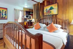 Perfect for large groups - five cabanas w private pool, WiFi-walk to the beach - Image 5