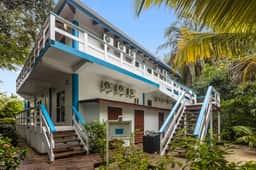 Tranquil ocean-view escape with shared pool, beach access, AC, & free wifi - Image 4