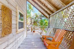 Romantic beachfront home with ocean views, dock, free WiFi, and outdoor dining - Image 4