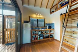 Treehouse cabana suite in a quiet area with veranda, WiFi & partial AC - walk to beach - Image 5
