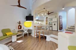Lagoon view retreat villa with pool, private hot tub, & AC - Image 5