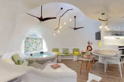 Lagoon view retreat villa with pool, private hot tub, & AC - Image 2