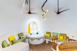 Stunning lagoon-front villa with pool, private hot tub, & AC - Image 4