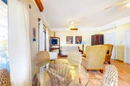 Charming, beachfront condo with shared outdoor pool, central AC, & free WiFi - Image 5