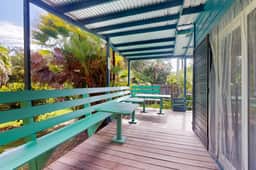 Charming retreat with spacious outdoor areas, cozy interior & near to beach - Image 3