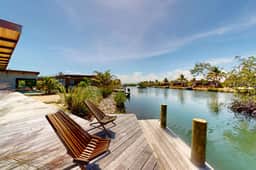 Elegant waterfront villa with private terrace, pool, beach access & 4 en-suites - Image 2