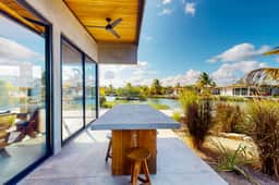 Elegant waterfront villa with private pool, terrace and beach club access - Image 3