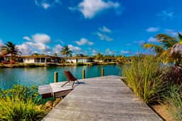 Elegant waterfront villa with private pool, terrace and beach club access - Image 2