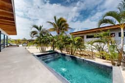 Tranquil bay-view villa with private plunge pool, open layout & breezy deck - Image 2