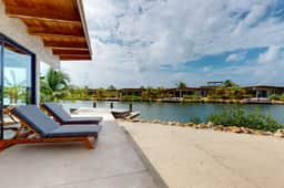 Tranquil bay-view villa with private plunge pool, open layout & breezy deck - Image 3