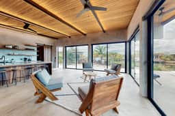 Luxury villa in gated community with tropical garden, pool & pet friendly - Image 5