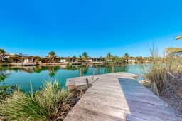 Luxury villa in gated community with tropical garden, pool & pet friendly - Image 3