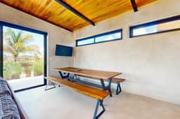 Spacious waterfront villa with private plunge pool, deck & full kitchen - Image 5