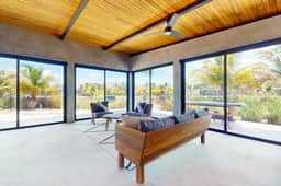 Spacious waterfront villa with private plunge pool, deck & full kitchen - Image 4