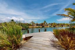 Spacious dog-friendly villa with king beds, private pool, water views & BBQ deck - Image 4