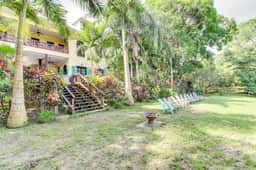 Deluxe Studio with Riverfront Location, WiFi, AC, & Pool - Image 4