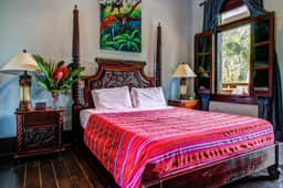 Deluxe Studio with Riverfront Location, WiFi, AC, & Pool - Image 5