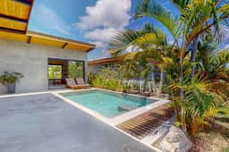 Luxury water view villa with splash pool, high speed WiFi & dog-friendly vibes - Image 2