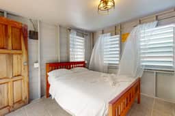 Oceanfront cabin w overwater kitchenette, sea views & private deck - Image 2