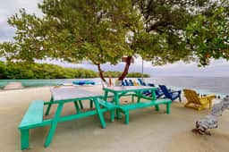 Overwater cabin with oceanfront deck, island kitchen & sea breeze views - Image 5