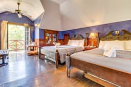 Two Riverfront Suites with Shared Infinity Pool, Balcony Views, WiFi, AC - Dogs OK - Image 3