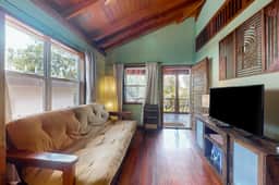 Charming duplex with full Kitchen & WiFi - near dining & stunning attractions - Image 4