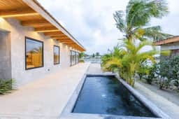 Tranquil villa with water views, private pool, deck dining, WiFi & AC - Image 4