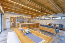 Tranquil villa with water views, private pool, deck dining, WiFi & AC - Image 3