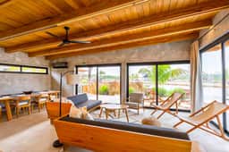 Waterfront villa with splash pool, private terrace, beach access & WiFi - Image 3