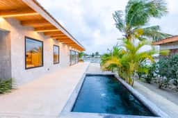 Waterfront villa with splash pool, private terrace, beach access & WiFi - Image 2