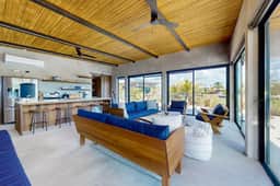 Relaxing lagoonfront villa with private pool, dock, cafe & on-site spa - Image 5