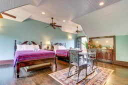 Dog-Friendly Riverfront Suites with Private Pool, Lovely Views, Partial AC & WiFi - Image 4