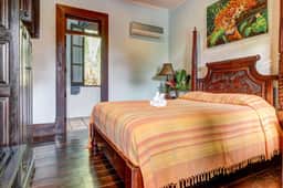 Lovely Suite with Riverfront Location, Pool, WiFi & AC - Image 2